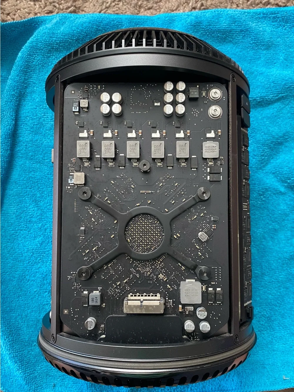 Apple (Late 2013) Mac Pro A1481 or Trash can - no HD SSD